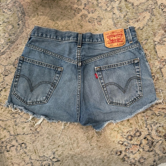 Levi’s Jean Denim Cut-Off Shorts Mid-Rise - Picture 3 of 5